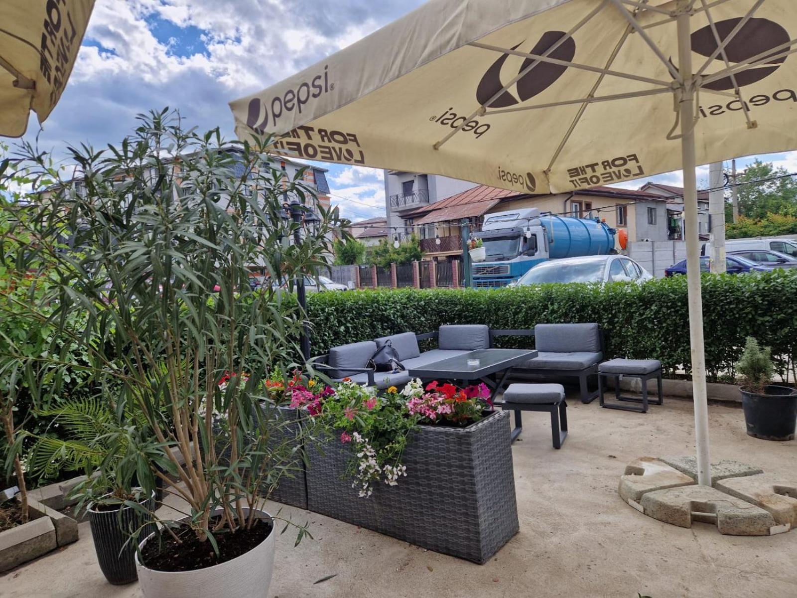 Albert Hotel Roşu Exterior foto