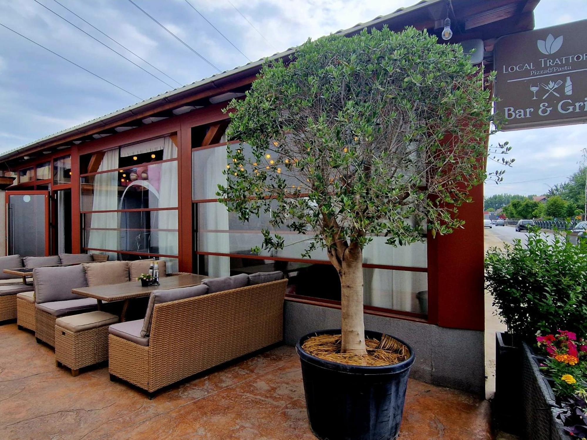 Albert Hotel Roşu Exterior foto